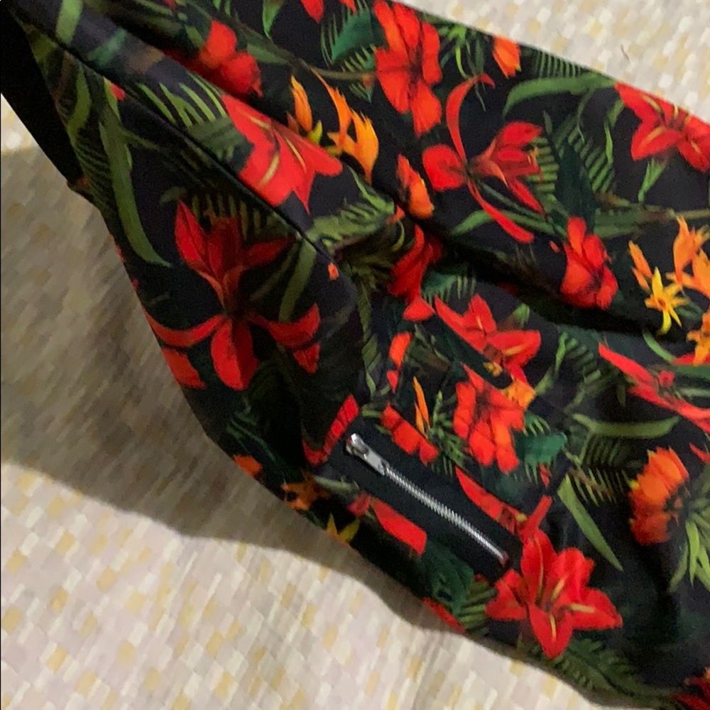 FOREVER 21Miami ๐ floral theme ๐ ๐บ track jacket - Picture 5 of 5